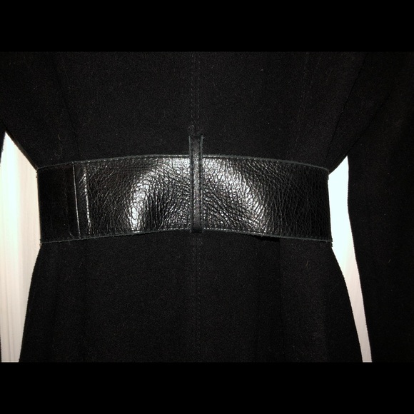 Ladies wool coat with leather trim - Picture 3 of 8